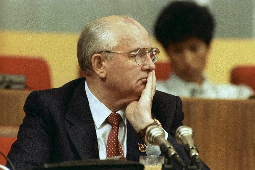 Введен пост президента ссср год. Горбачев 1991.