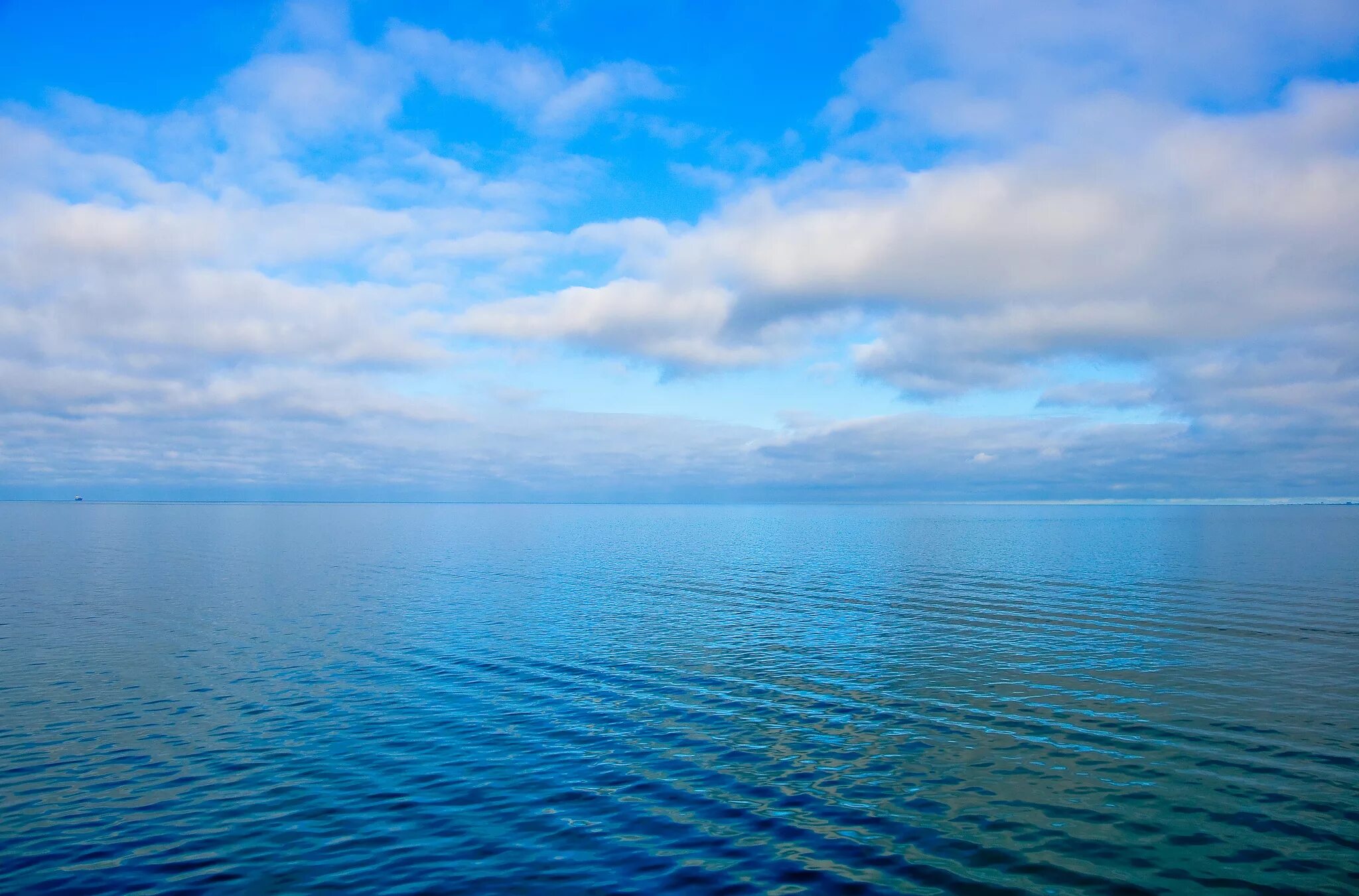 Штиль в тихом океане. Море Горизонт. Море и небо. Морская гладь. Безграничный океан