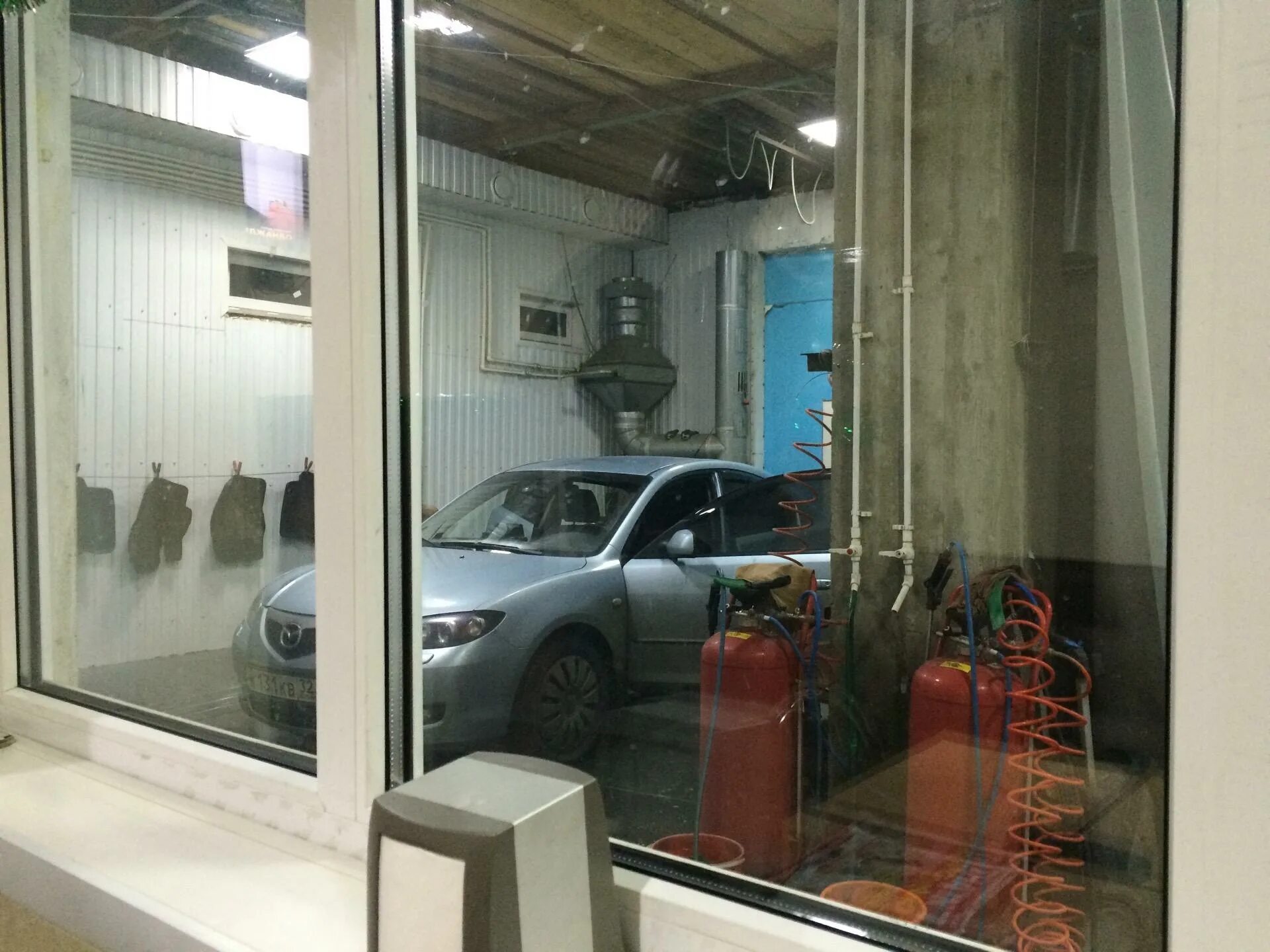 Автомойка речной. Мойка грузовиков. Грузовая автомойка. Грузовая мойка брянск. Автомойка тольятти центральный район.