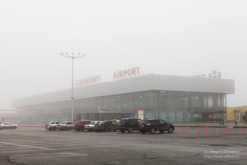 Волгоградский аэропорт зимой. Волгоград аэропорт самолеты. Туман в аэропорту. Волгоград туман. Погода волгоград аэропорт на неделю