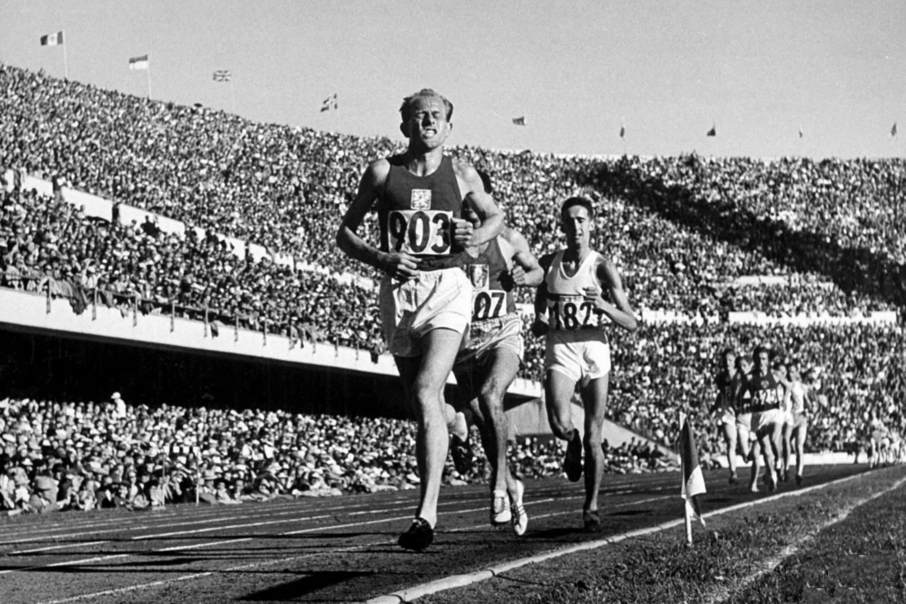 Первый олимпийский бегун. Emil Zatopek 1952.
