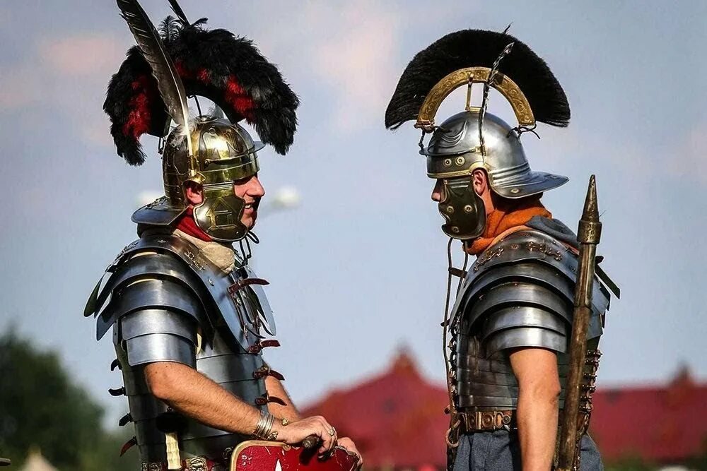 Командир тысячи солдат у древних греков. Римский воин легионер. Римская армия Центурион. Римский легионер Центурион. Опцион Римский Римский легионер.