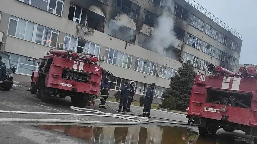 Атаковали запорожскую аэс. Взрыв ЗАЭС. Взрыв Запорожской АЭС. Энергодарская АЭС взорвали. Взрыв электростанции на Украине.