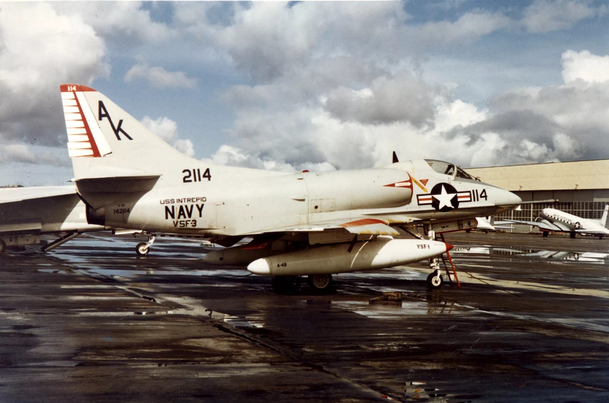 Skyhawk 3. A-4b skyhawk. a-4m skyhawk. аэродинамический тормоз a-4e skyhawk. e-4b nightwatch.