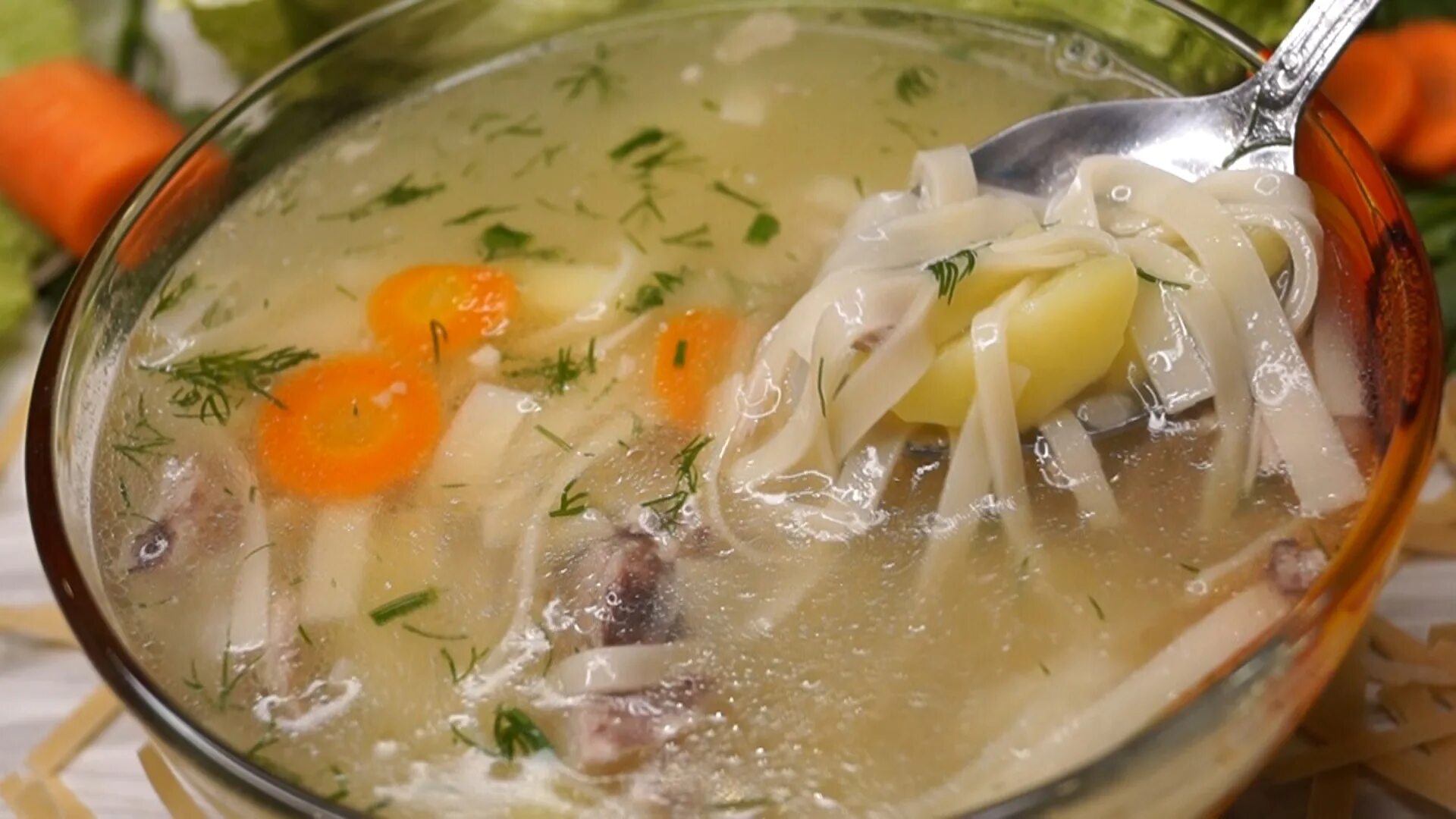 Вкусно быстро суп из курицы. Куриный суп. суп с курицей. суп домашний. суп-лапша с курицей.