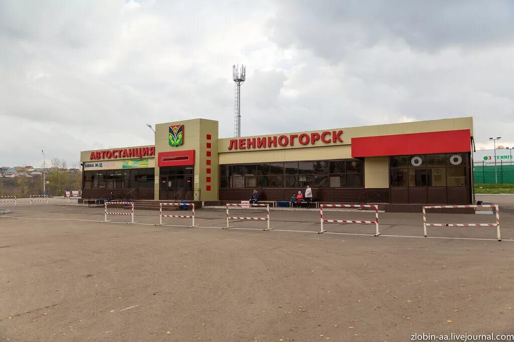 Автобус автовокзал лениногорск. Лениногорск автостанция. автовокзал город лениногорск. лениногорск татарстан автовокзал. жд вокзал лениногорск.