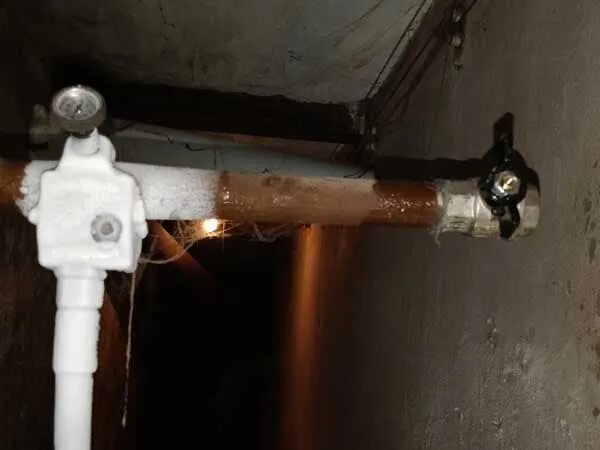 Заморозка трубы отопления zamena-radiatorov. Система заморозки труб. Батареи отопления. Сансвар. Заморозка труб отопления.