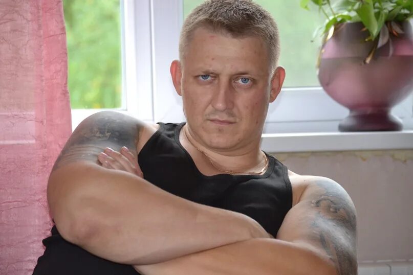 Б г усик