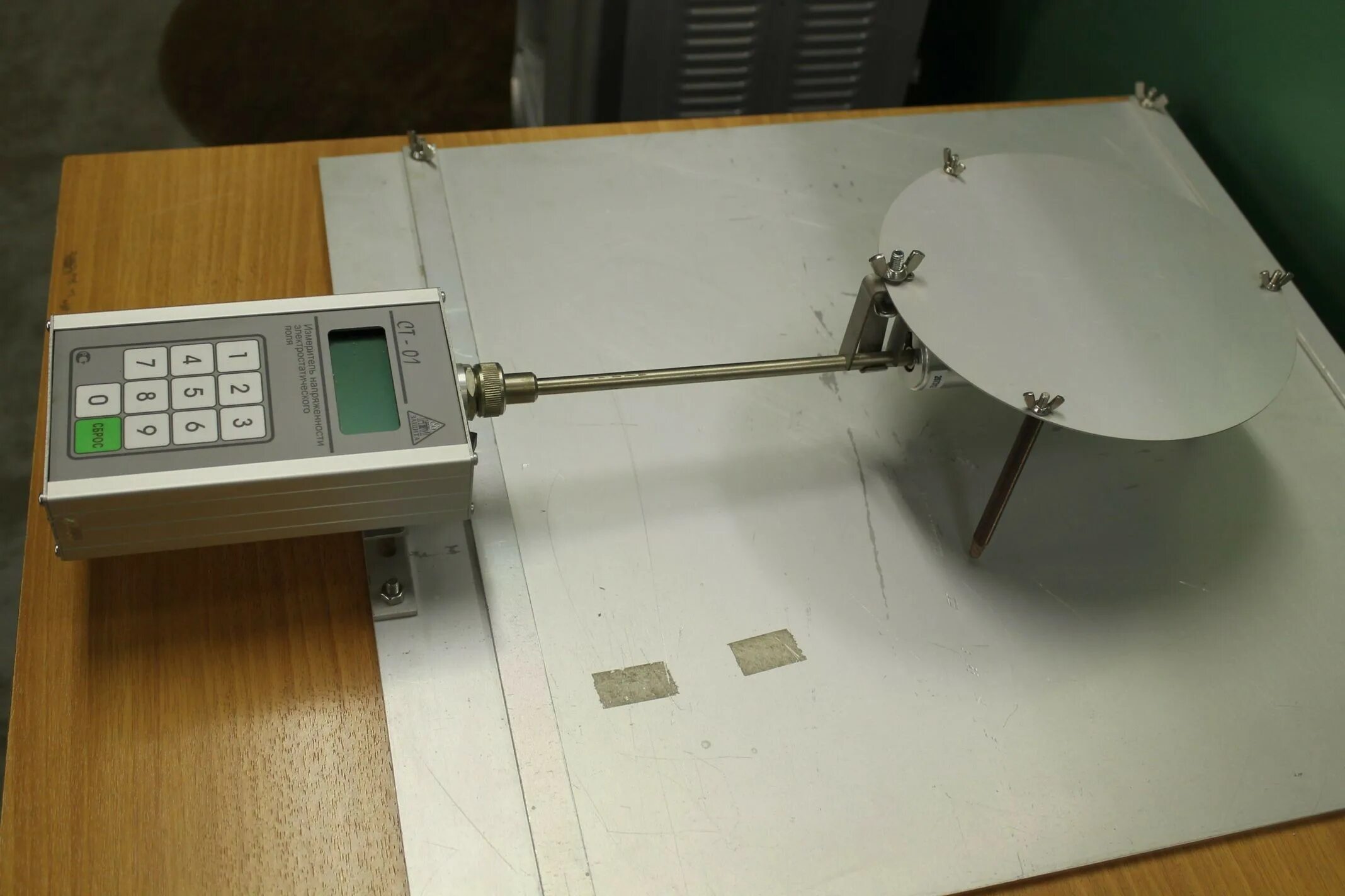 Ст-01 измеритель напряженности электростатического поля. Измеритель напряженности электростатического поля ИЭСП-01. Стенд для измерения электризуемости тканей (к прибору ст-01). П3-19 измеритель напряженности электростатического поля.