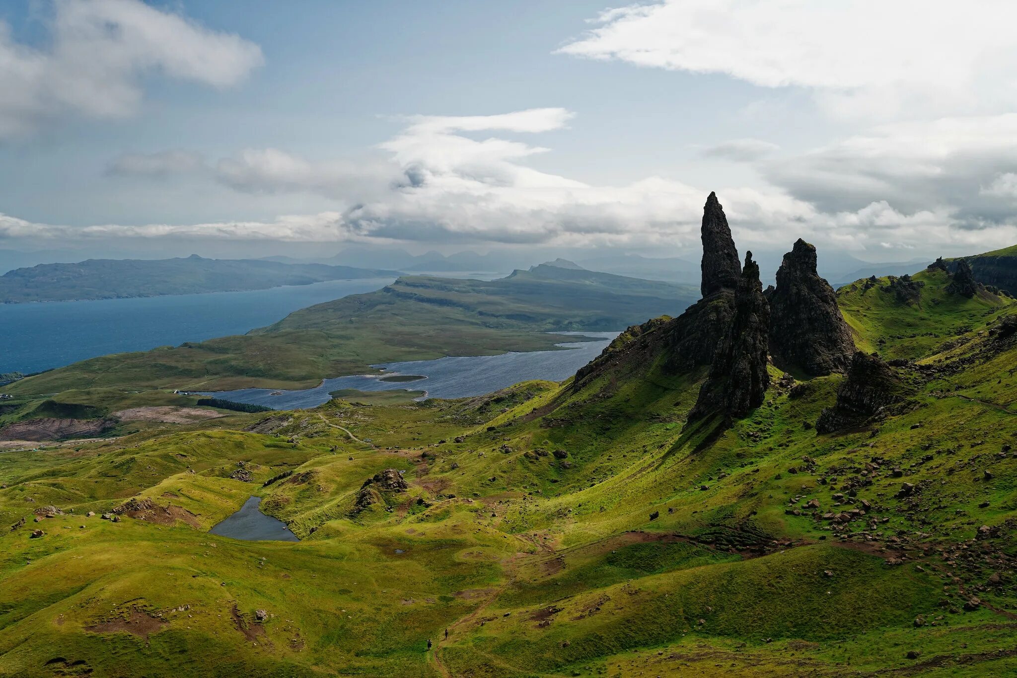 Two large islands. Шотландия Уэльс и Северная Ирландия. Эдинбург зеленые холмы. Шотландия Lowlands. Шотландия Тайри.