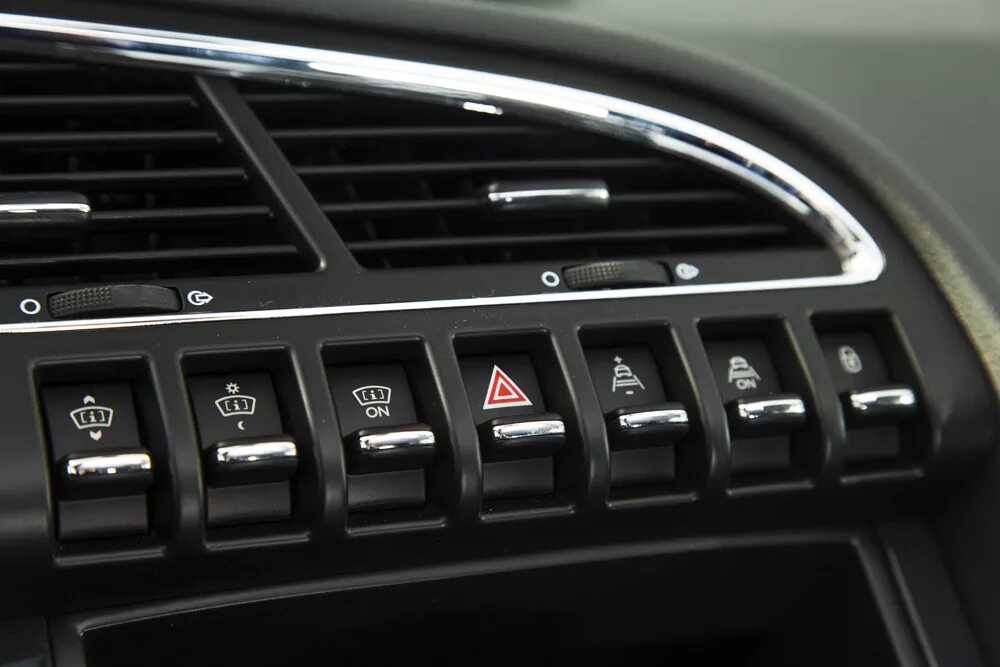 Кнопка салон воздуха. Peugeot 3008 панель переключателей. Блок кнопок Peugeot 3008. Peugeot 3008 Тумблеры на панели. Панель кнопки Peugeot 3008.