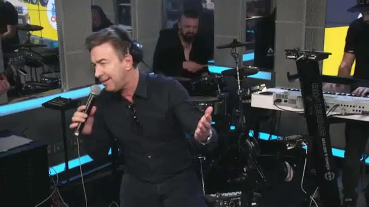 Валерий сюткин фото. Сюткин певец браво. Концерт москва нева. Сюткин у твоей москвы. Валерий сюткин москва-нева.