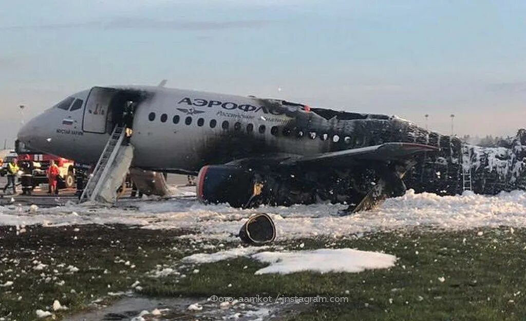 Авиакатастрофа SSJ-100 В Шереметьево. Катастрофа SSJ 100 В Шереметьево. Крушение Суперджет 100 в Шереметьево. Катастрофа в Шереметьево Суперджет.