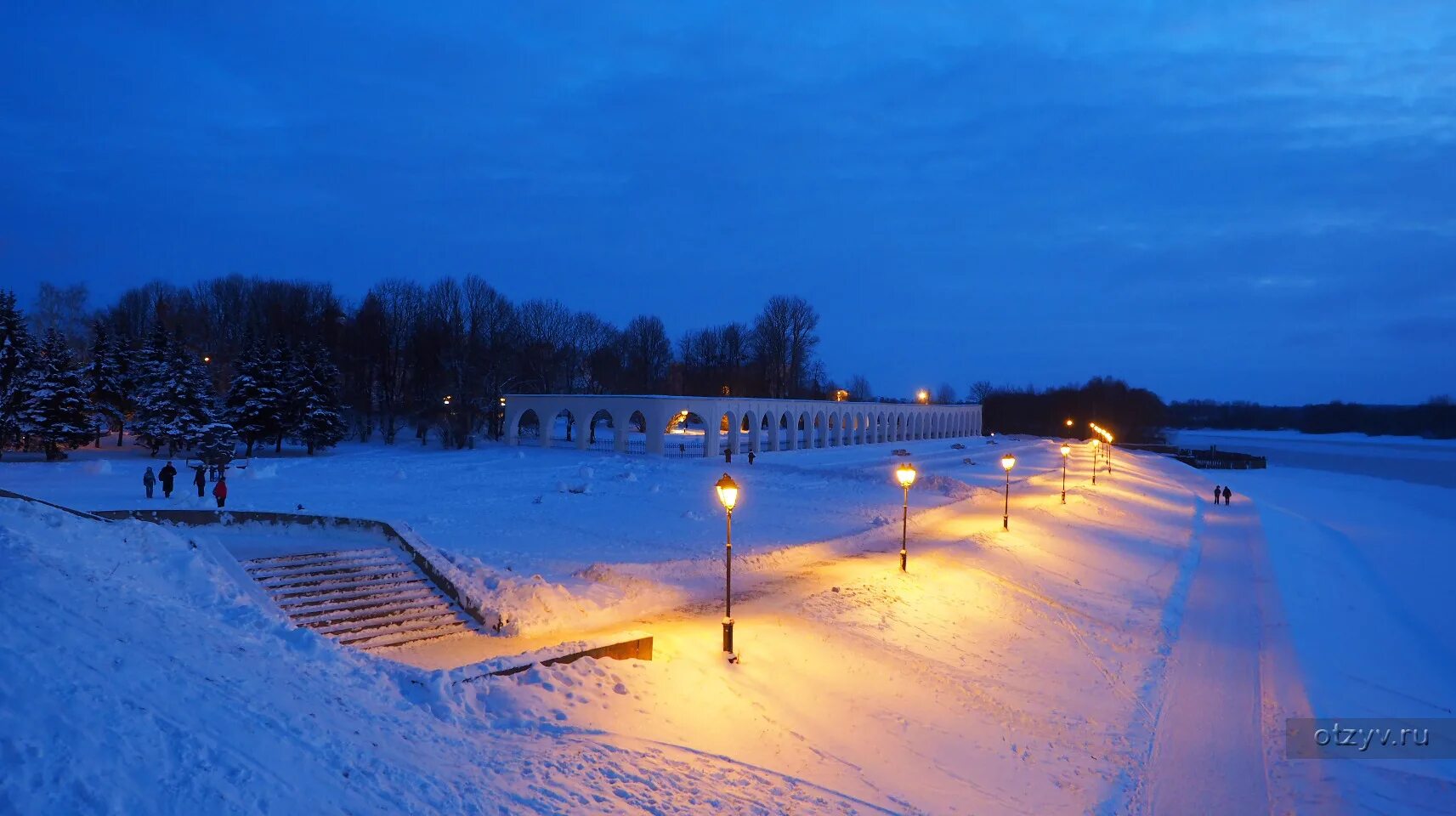 Новый год новгородская область. Зимний Кремль Великий Новгород. Пешеходный мост Великий Новгород зима. Новгород зимой. Новгородская область зима.