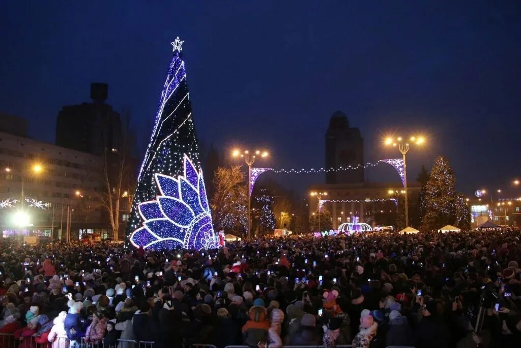 Аквапарк аквасфера. Нова донецк. Аквапарк донецк днр. Елка в донецке 2021. Город.