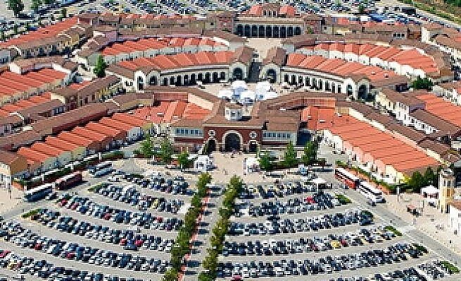 Serravalle outlet. Серравалле Скривия. Серравалле аутлет. Аутлет Серравалле в Милане.