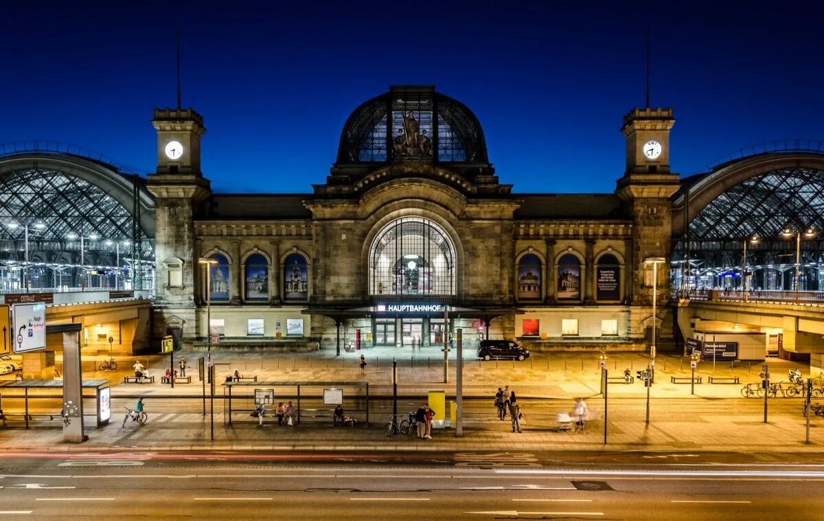 Вокзал перевод. Центральный вокзал Дрездена. Дрезден ЖД вокзал. Дрезден вокзал Железнодорожный. Главный вокзал Дрездена.