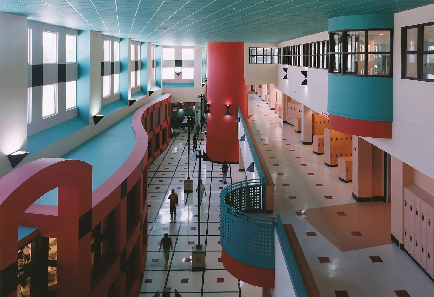 Класс здания школы. Школьный класс. Холл в университете кореи. Современный класс. Класс здания школы.