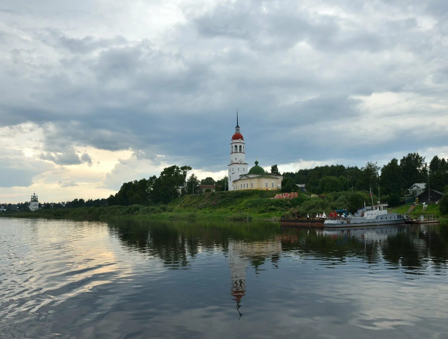 Тотьма город. Тотьма вода. Река сухона великий устюг. Тотьма вода. Тотьма вологодская область.
