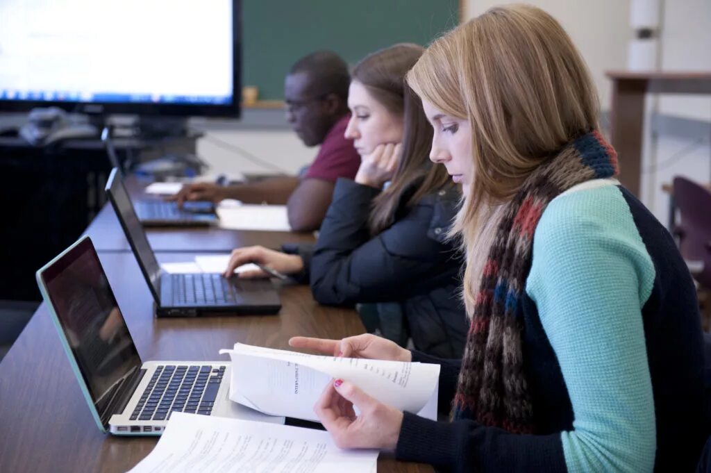 Mba где лучше учиться. Подросток бизнесмен. Образование мба. Студенты греции. Бизнес студенты школа.