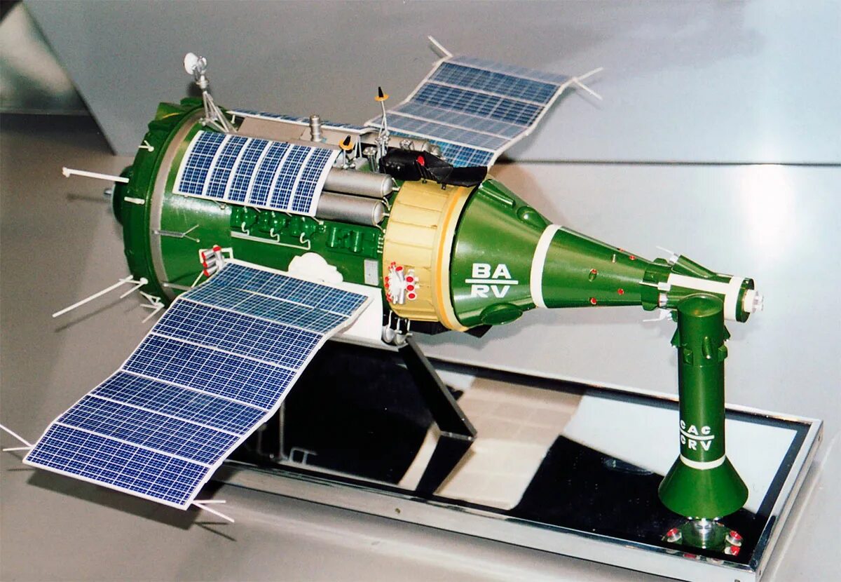 Спутник поделка. Транспортный корабль снабжения станция алмаз. Satellite 3d model. Airfix космиеский корабль "восток 1". Космический аппарат "аркон-2м".