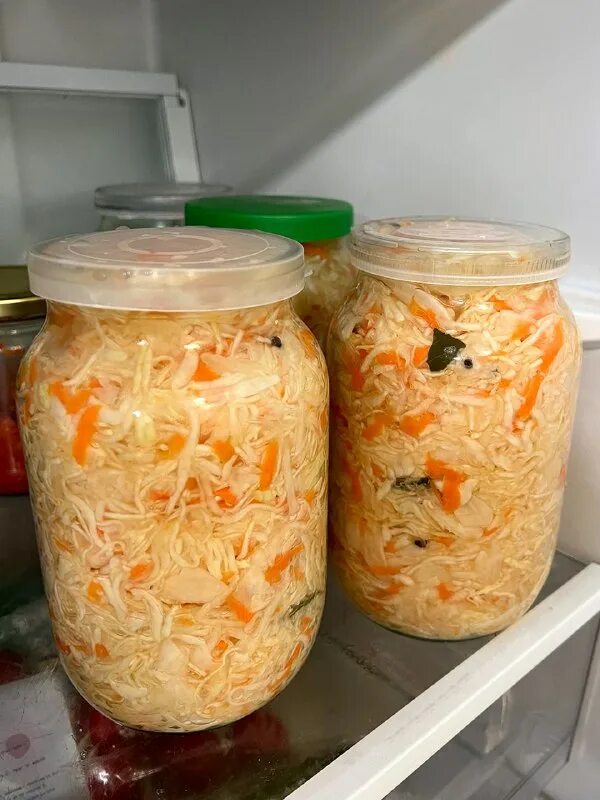 Кухня наизнанку квашение капусты. Ингредиенты для квашения капусты. Кухня наизнанку рецепты квашеной капусты в банке. Кухня наизнанку маринованная цветная капуста. Маринад для капусты.