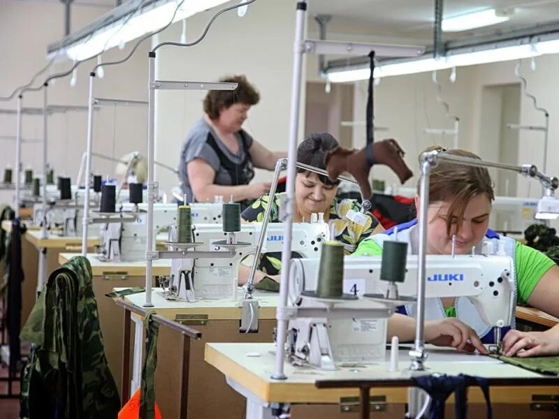 Требуется швея объявление. Требуются швеи реклама. Требуется швея. Требуется швея. Найти работу для женщины.