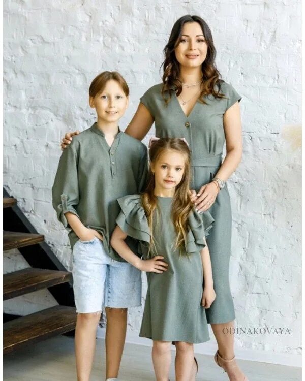 Мать превратила сына в дочь. Фэмили лук для всей семьи. Families look сафари. Рубашки двухцветные Фэмили лук. Фэмили лук 2023.