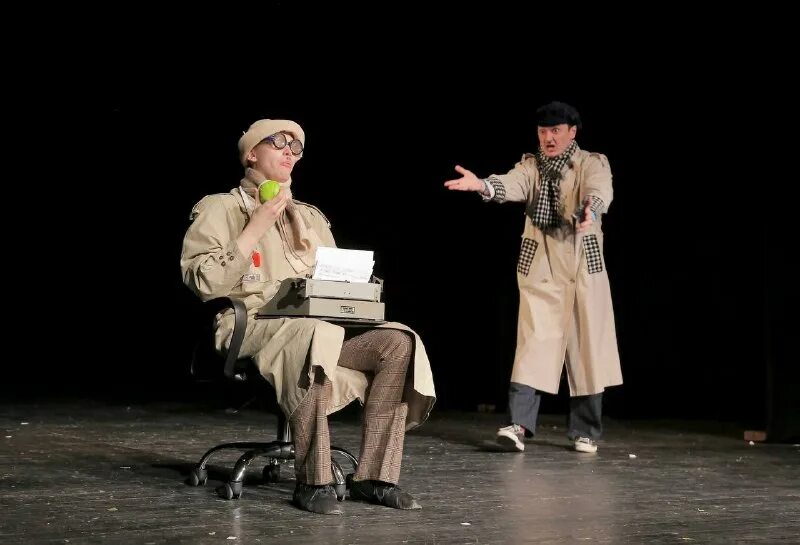 битва режиссеров. король импровизации. удмуртский драмтеатр мултан уж актеры. битва режиссеров. театральная сцена.