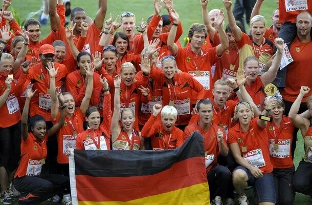 Немецкая тема спорт. Спортивная молодежь Германии. Молодежные организации в Германии. Спортивная молодежь немцы. Национальный германский спорт.