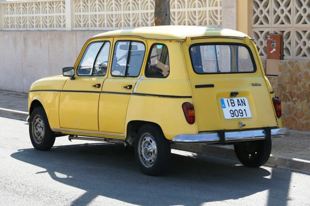 Рено 4 купить в россии. Renault 4. Рено 4 1994. Рено 4 1994 года. Renault 4 f4.