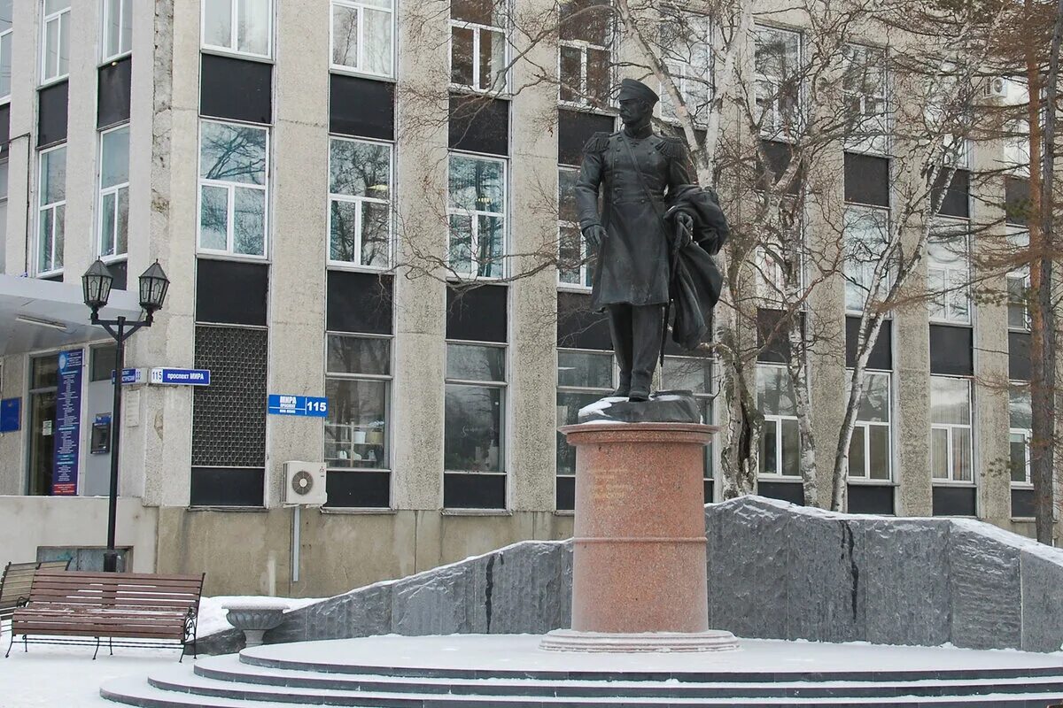 Невельского 52 южно сахалинск. Памятник невельской южно-сахалинск. памятник г.и невельскому в южно сахалинске. памятник невельскому в невельске. памятник невельскому в хабаровске.