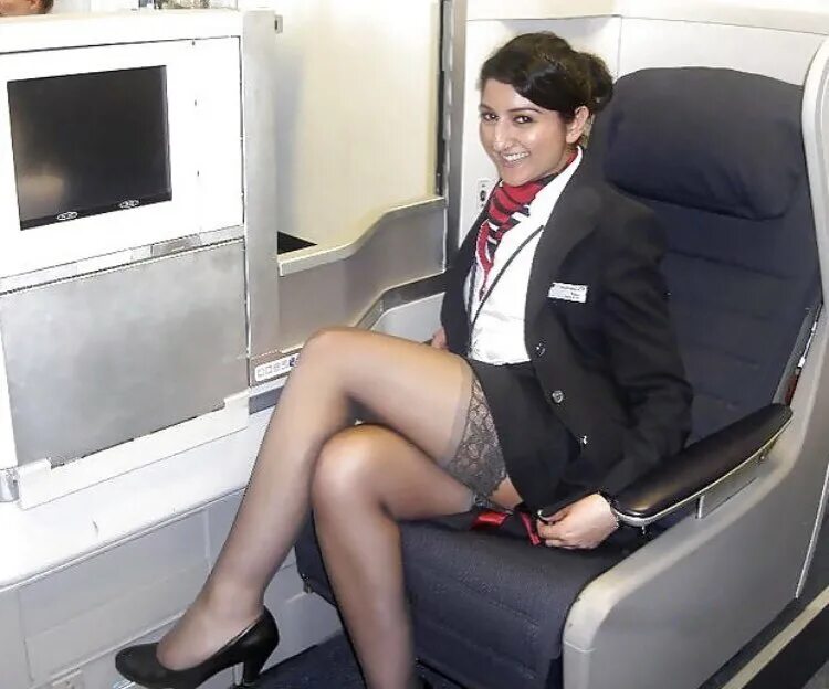 Стюардессы в колготках. Лиза дель сьерра стюардесса. Флайт аттендант 18. Алеся чернышева стюардесса. Ножки стюардесс.