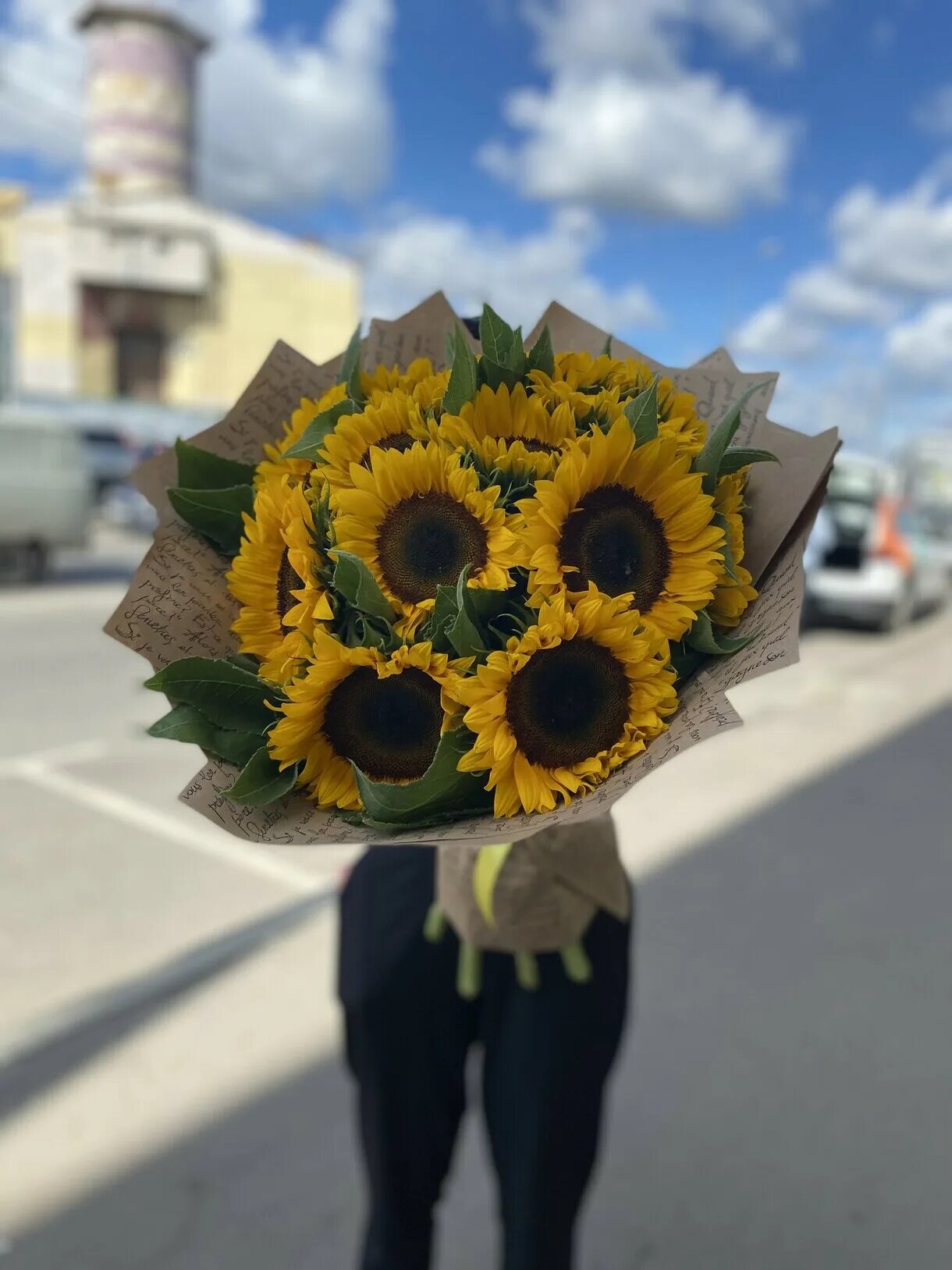 Мужской букет с подсолнухами. 9 подсолнухов букет. Букет с подсолнухами. Красивый букет. Букет подсолнухов москва.