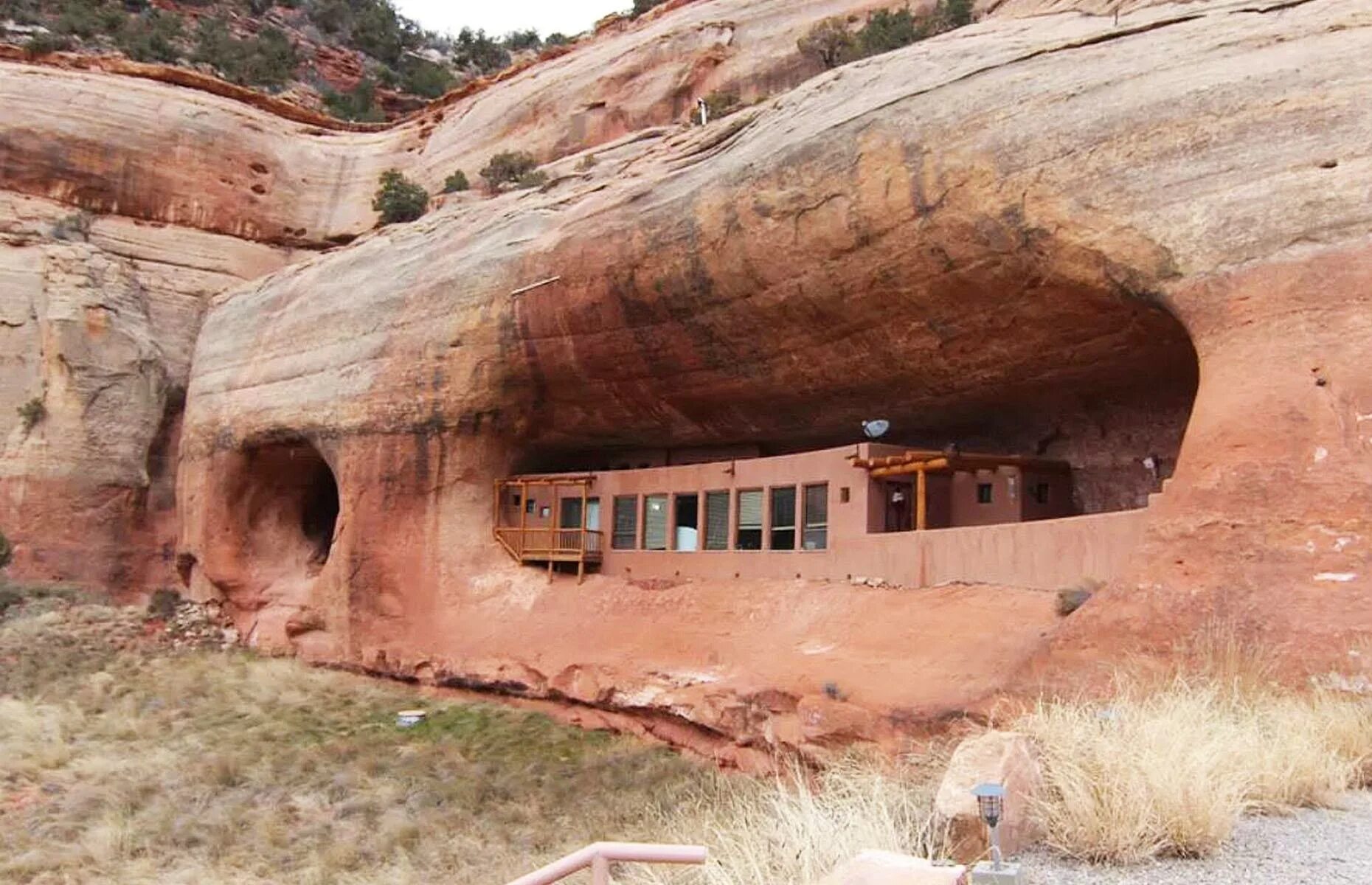 Дом в скале штат Юта. Пещерный дворец Cave Palace Ranch, Юта, США. Дом на скале Висконсин США. Дом в каньоне в Юте США. Дом создала природа