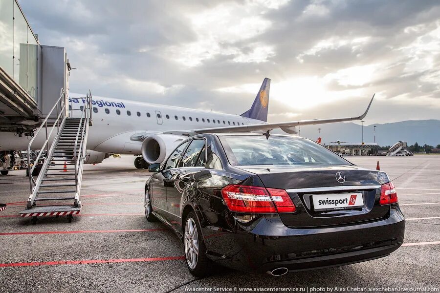 Транспорт для делегации. Стойка rentmotors в пулково. Симферополь авто напрокат в аэропорту. Автомобили аэропорта. Индивидуальный трансфер.