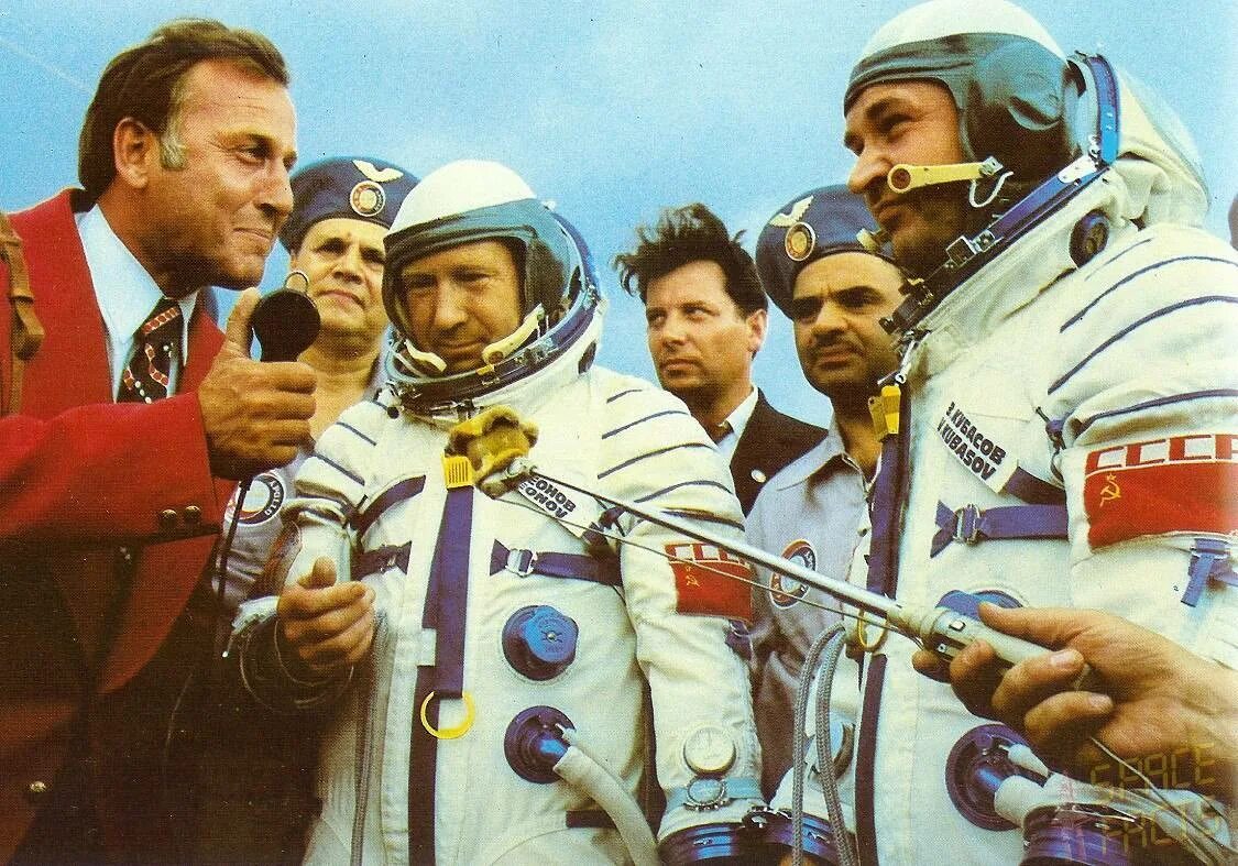 Великие советские космонавты. Аполлон в космосе Союз 1975. Полет Союз Аполлон. Первый Международный полет в космос Союз Аполлон. Американские астронавты Аполлон 15.