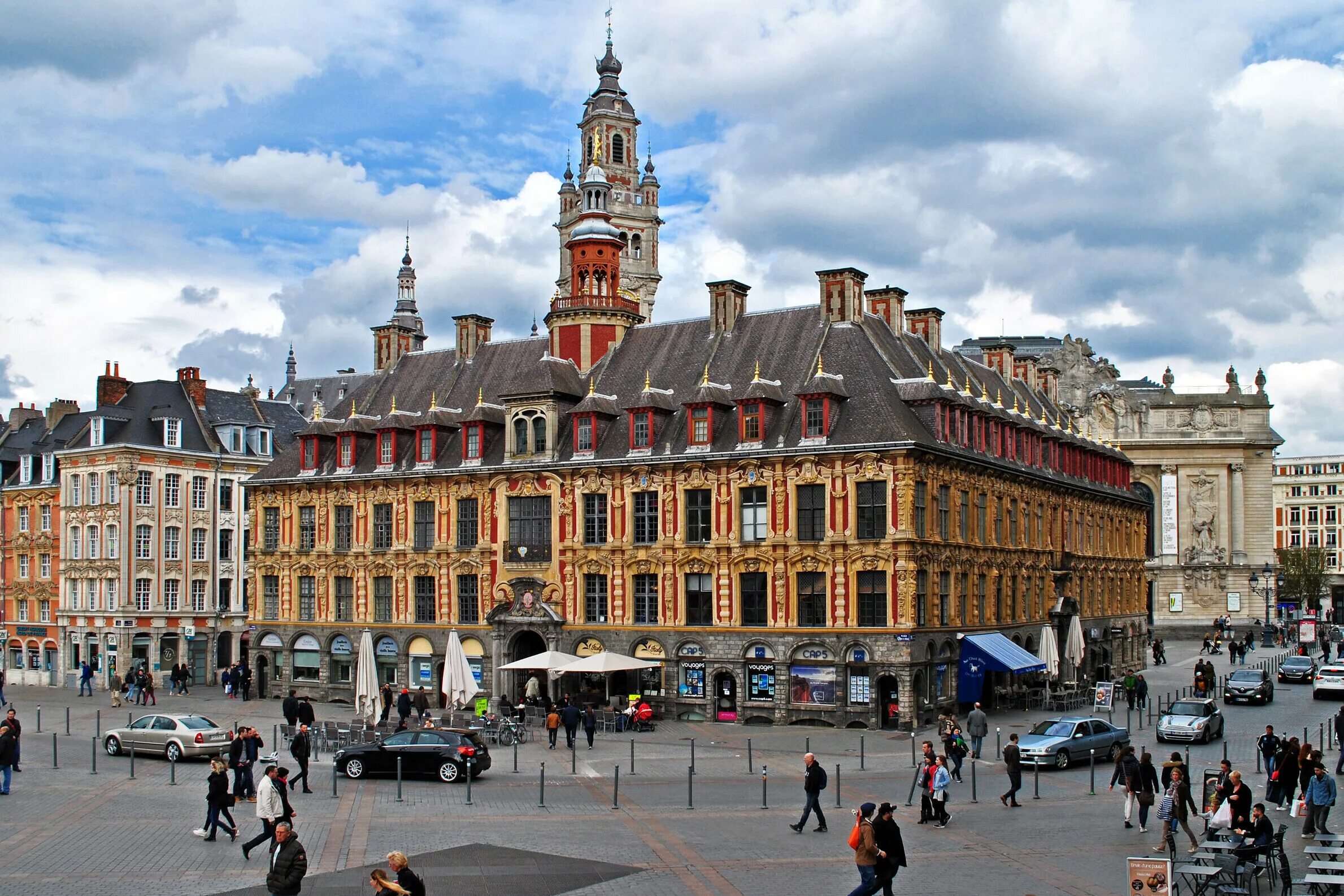 Лиль франция. A Lille в Франции. Город Лилль во Франции достопримечательности. Городская ратуша Лилль. Город Лилль Франция Каролус.