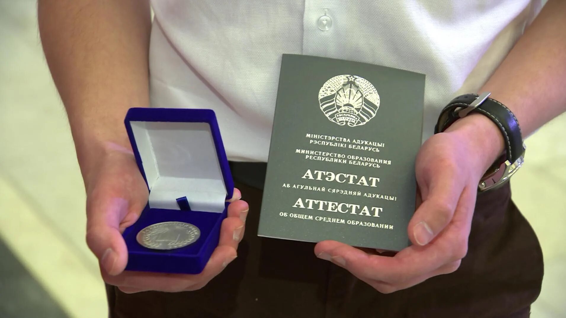 Экзамены в белоруссии 9 класс. 9 классы рб. Ученики 11 классов. Экзамены в 9 классе в 2023. Белорусский аттестат.