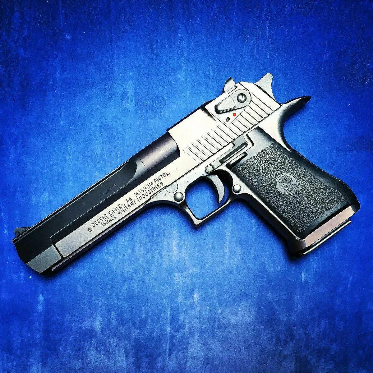 Как называется дигл. Desert eagle mark xix 44 magnum. кольт desert eagle. дигл пустынный орел.