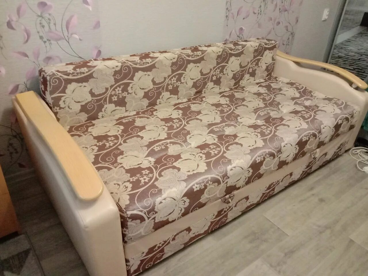 Мебель даром калуга. Диван даром самовывоз. диванчик даром. отдам даром диваны.