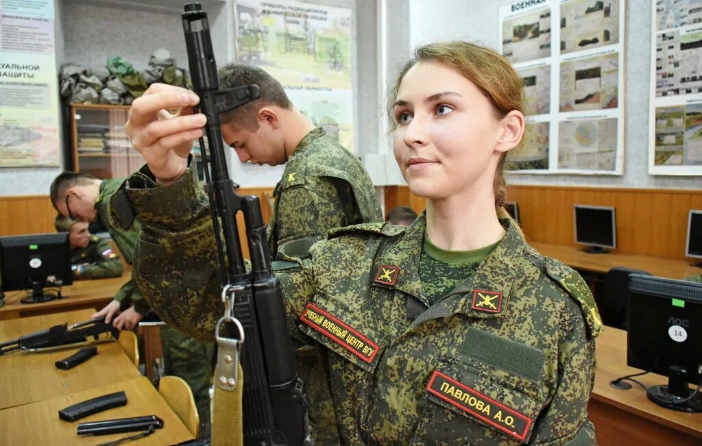 Военная служба для девушек. Женщины в Российской армии. Девушки в армии. Военная Кафедра для девушек. Девушек будут призывать