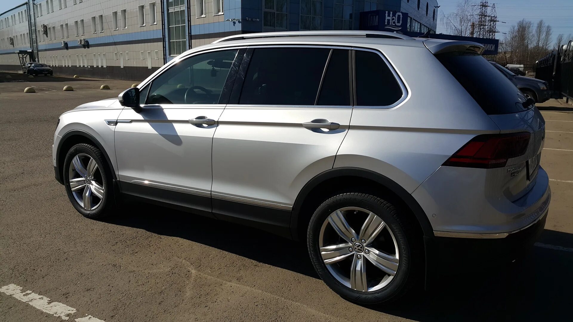 Victoria Falls r19 на VW Tiguan. Tiguan 1 r19. Tiguan r 19 Victoria Falls. Tiguan Victoria Falls. Колеса тигуан купить