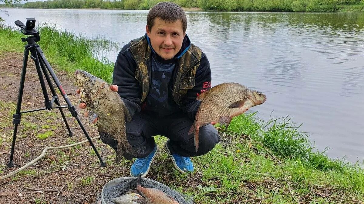 Сейчас рыбачить. Рыбалка в Подмосковье. Рыбалка на фидер на водохранилище. Ловля на фидер на реке Оке. Рыбалка на леща.