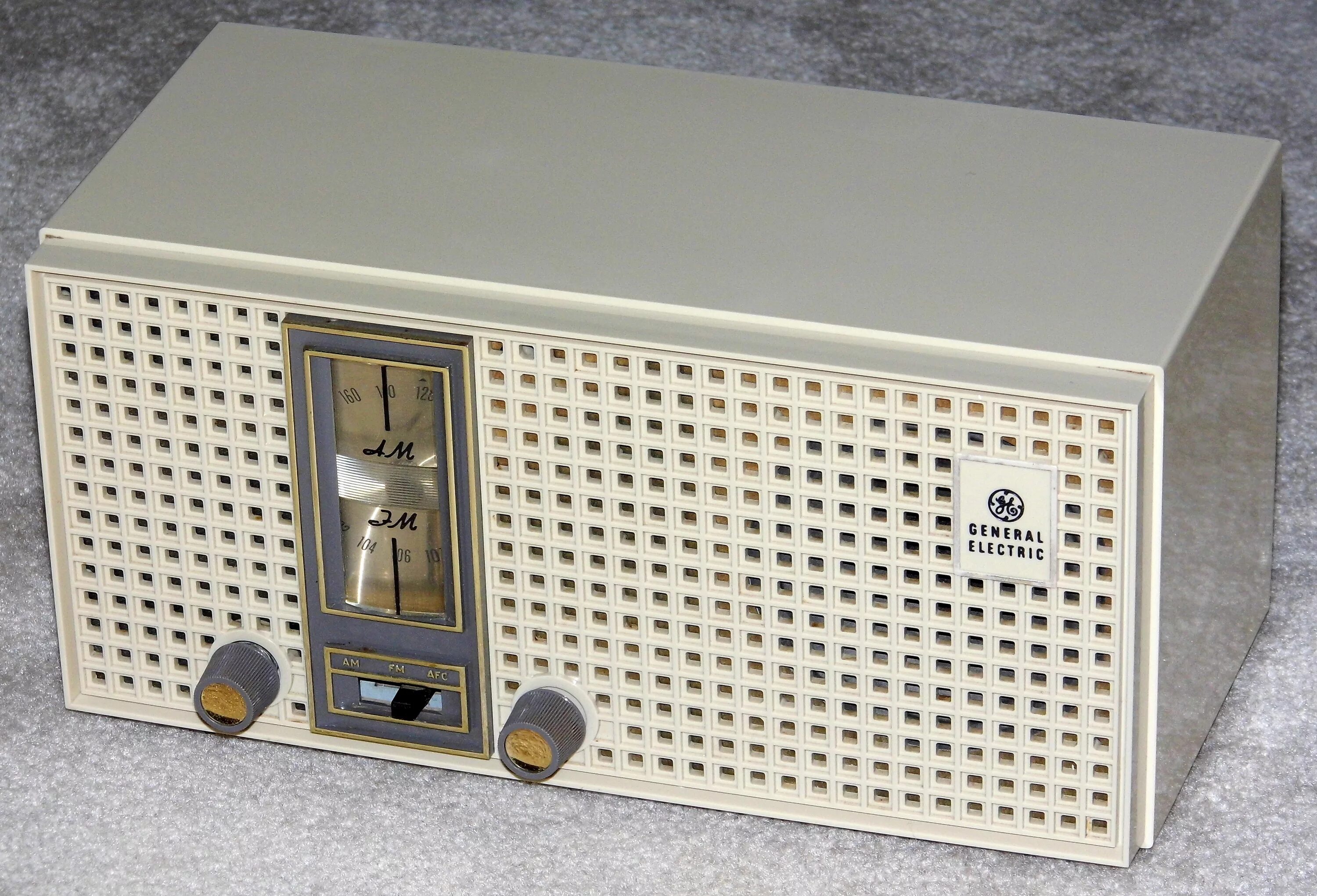 Радиоприемник General Electric. General Electric 1960. General Electric fm/am Radio. Магнитофон с приемником General Electric. Radio model