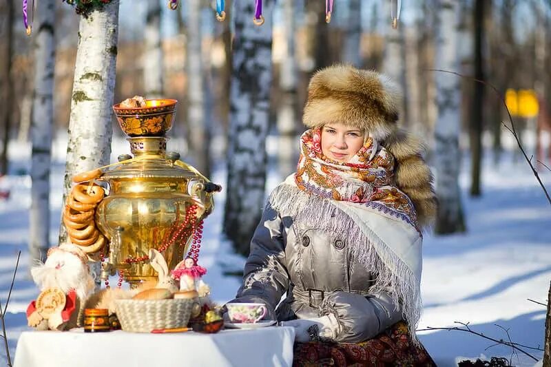 Напитки на масленицу. Чаепитие с самоваром. Масленица самовар. Масленица фотосессия. Фотосессия с самоваром.