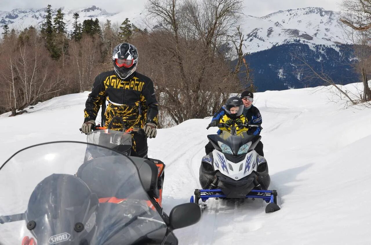 ориентирование на снегоходах. парень на снегоходе. ориентирование на снегоходах. сказка нефтеюганск. новый уренгой снегоходный кросс.