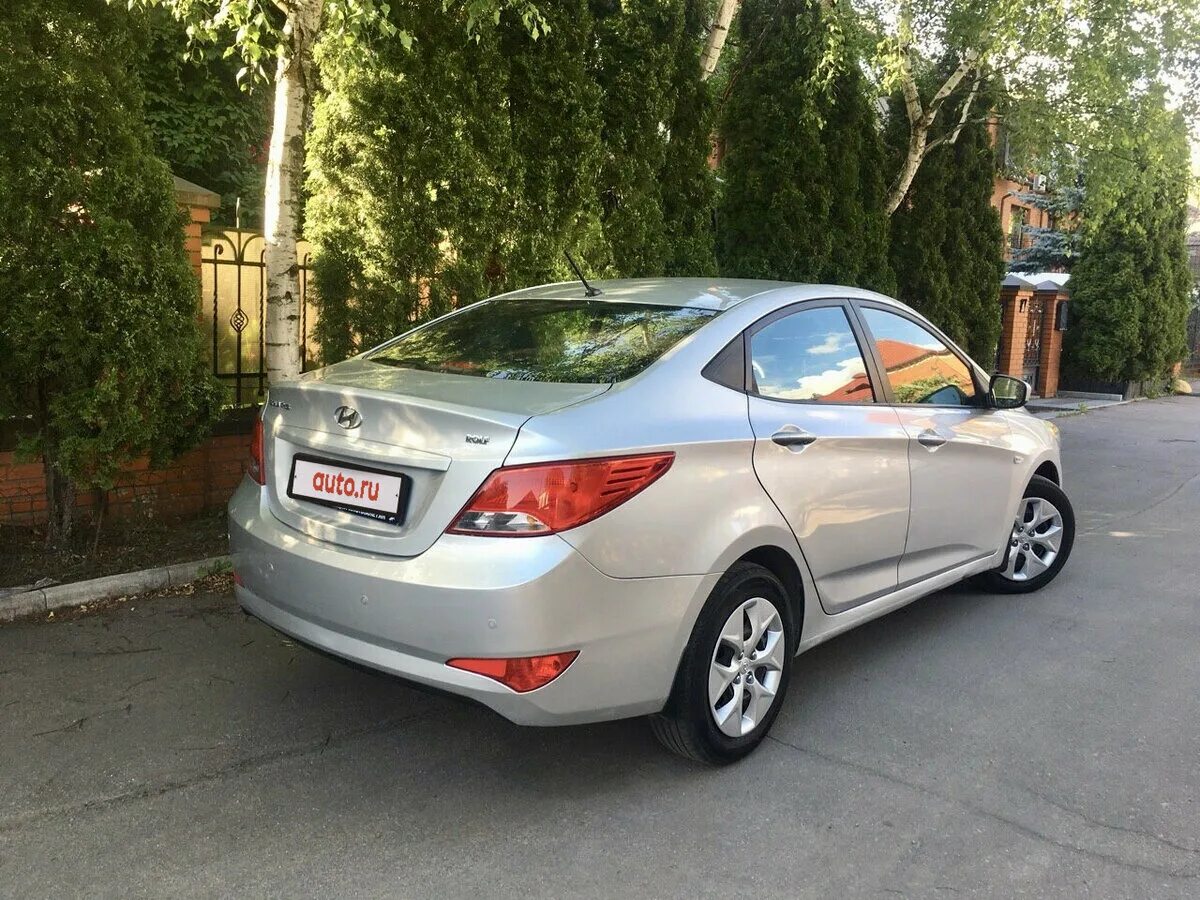 Hyundai solaris hatchback 2012. Hyundai solaris 2014 красный. Хендай солярис 2015 белый. Хендай солярис на авито черный. Авито solaris.