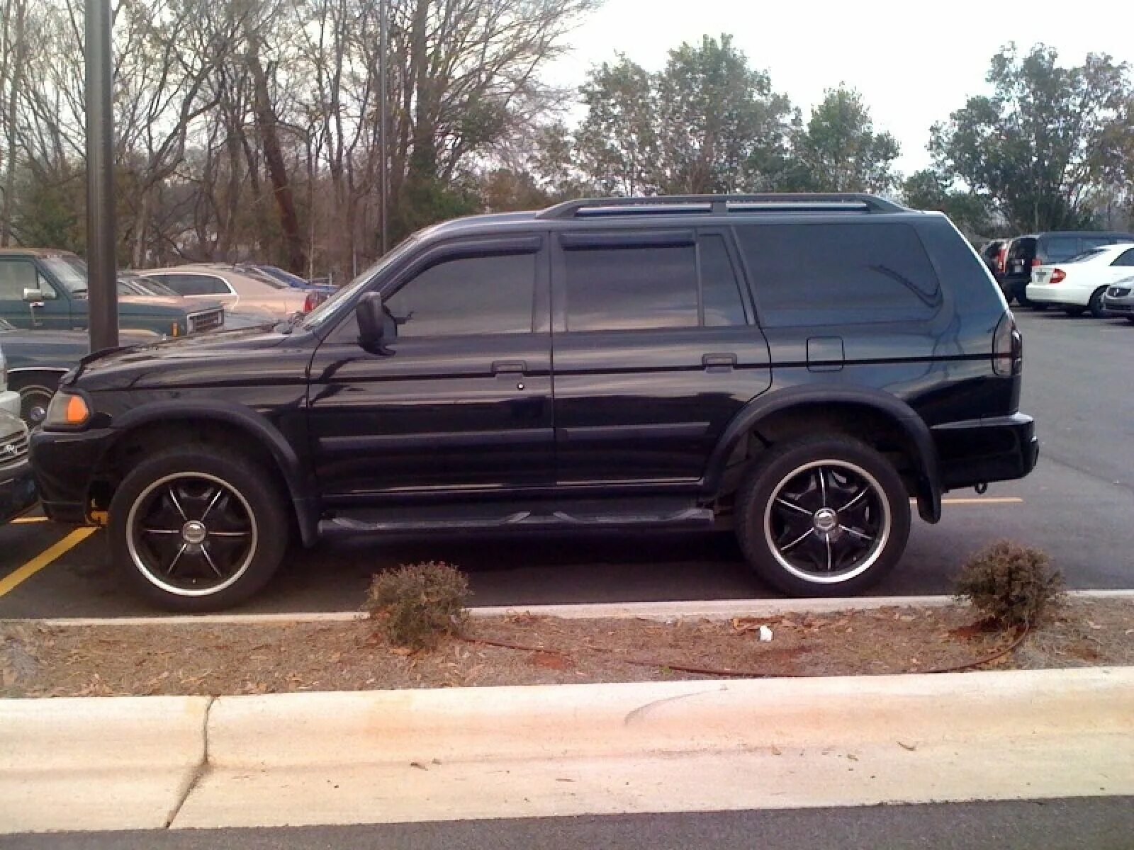 Монтеро тюнинг. Mitsubishi montero sport tuning. митсубиси паджеро спорт 1. паджеро спорт 1 тюнинг. mitsubishi pajero sport 1 черный тонированный.