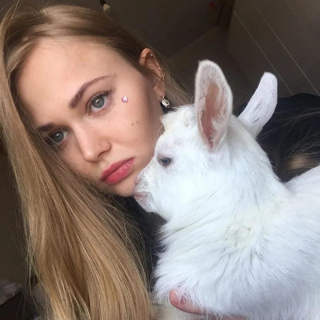 Поля из деревки. Полина с деревки. полина из деревки инстаграм. полина блоггер из деревни. поля из деревки инстаграм.